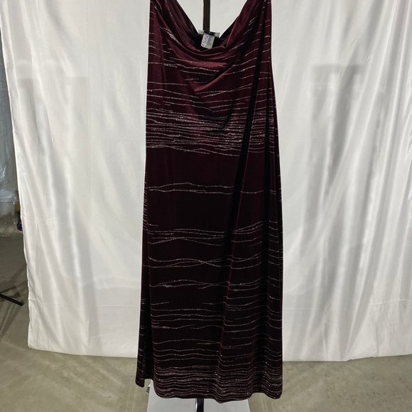 THS - Dress - Picture 2 of 6